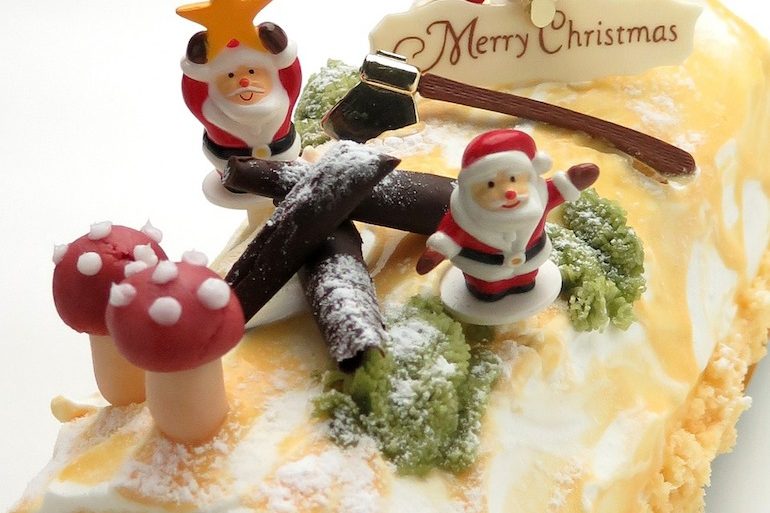 Bûche de Noël, décorations en massepain - Cuisine et Recettes